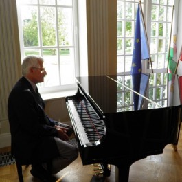 Koncert fortepianowy w sali Chopinowskiej w Pałacu Romatycznym w Turznie z okazji nadania Symboli Gminie Łysomice.